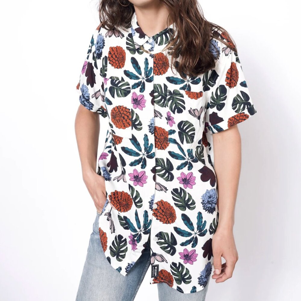 Wildfang Empower Botanical Short Sleeve Button-Up Collared Shirt L Floral Hawaii